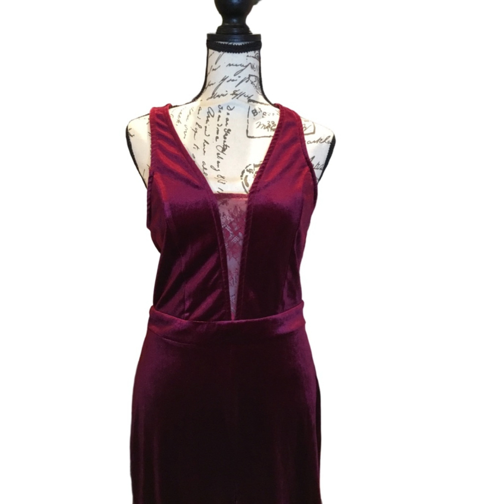 Romoeo & Juliet velvet jumper size women's medium PTP 19” inseam 31” - Picture 5 of 7